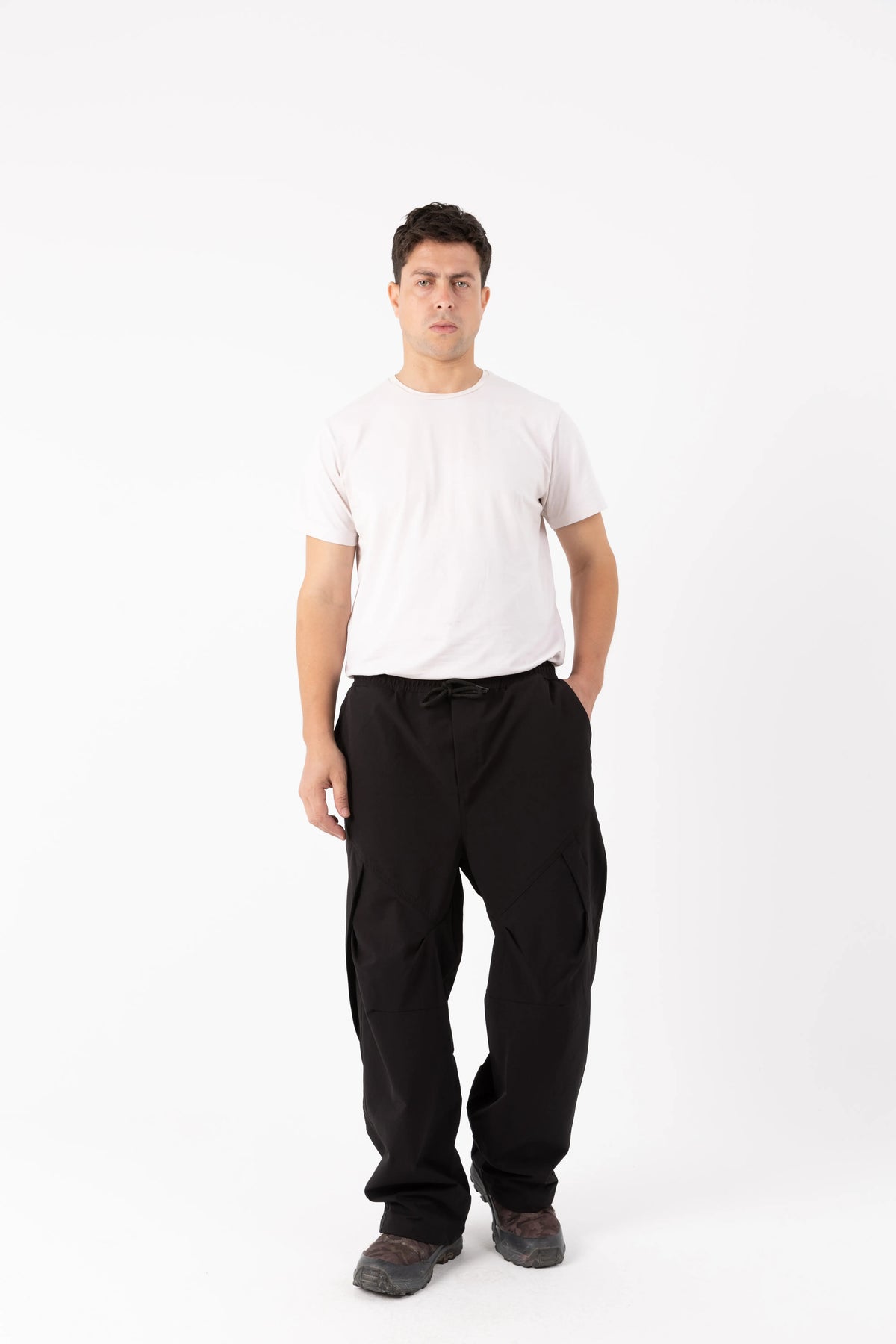 EYEZERA TECH PLEATED PANTS