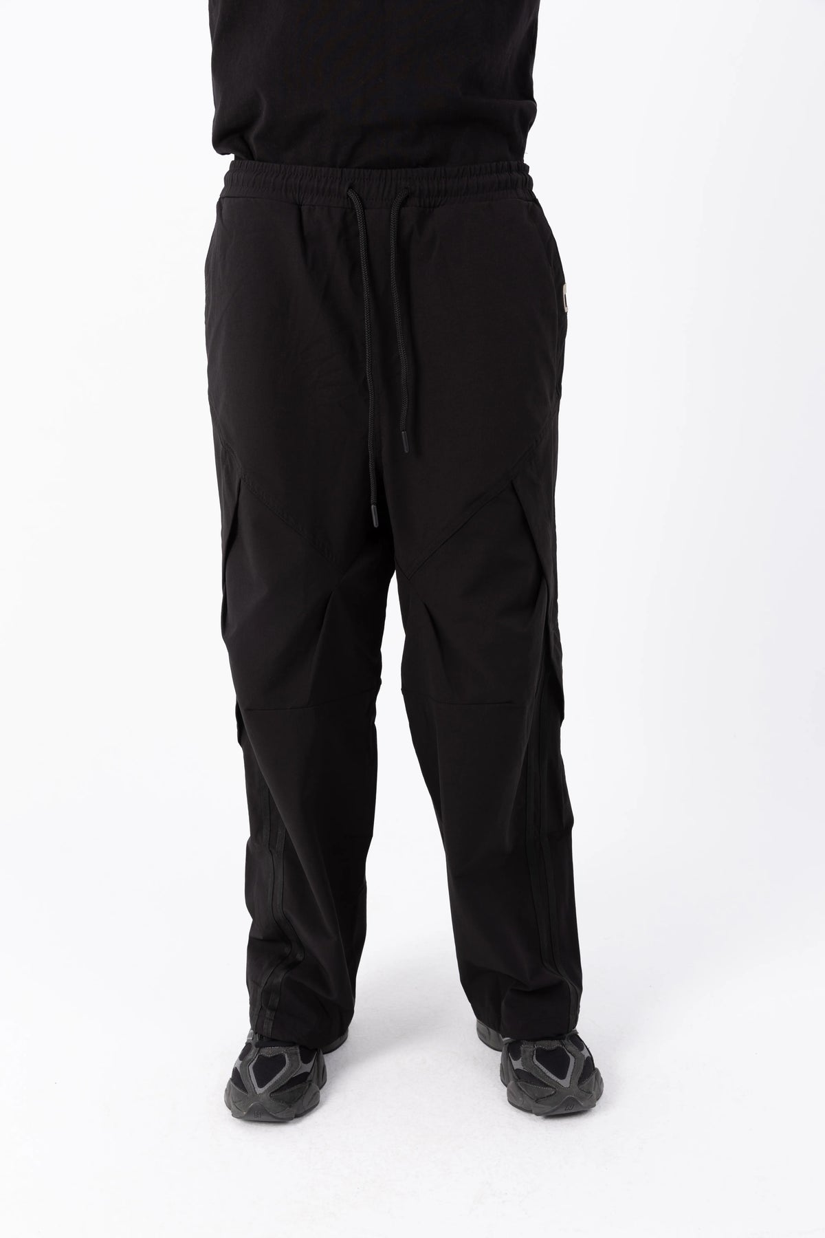 EYEZERA TECH PLEATED PANTS