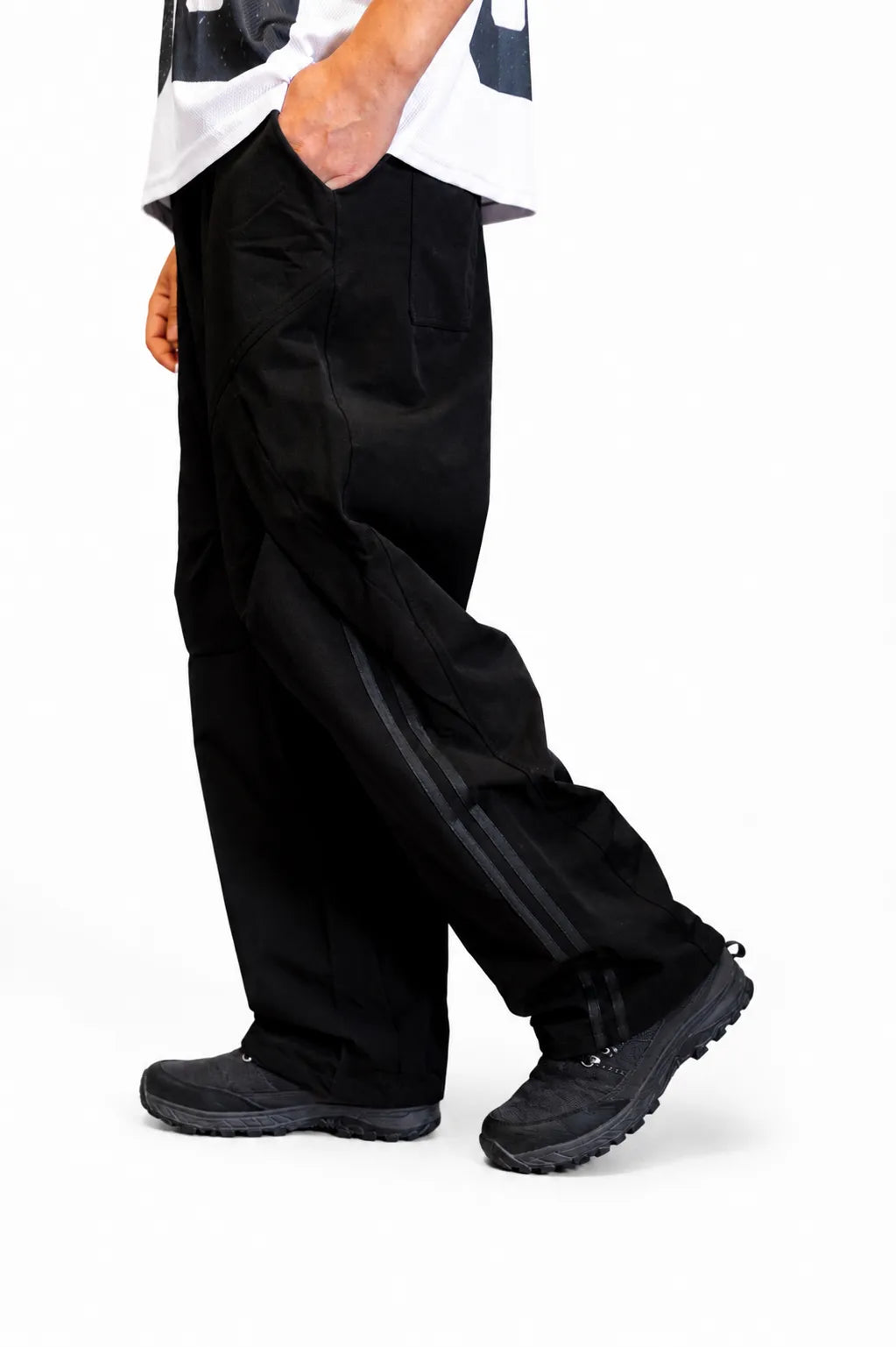 EYEZERA TECH PLEATED PANTS